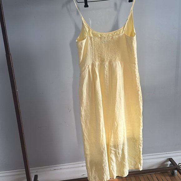 Quince Yellow Midi Dress with Elegant Design 100% Linen - Picture 6 of 6